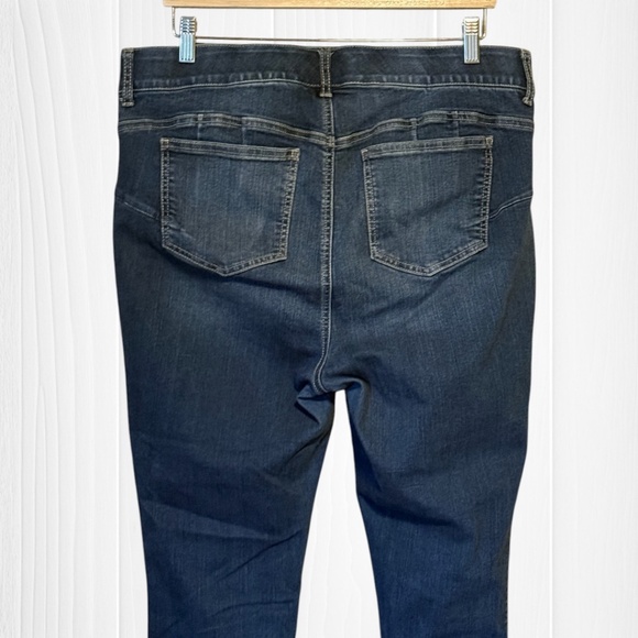 TORRID Bombshell Skinny Jean - Premium Stretch Dark Wash - Picture 10 of 13